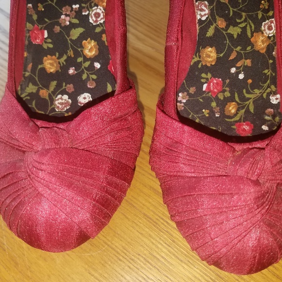 Vintage Inspired Red Fabric Platform Heels - Picture 3 of 4